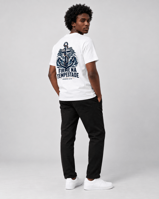 Firme na Tempestade – T-shirt cristã de homem – foto 2