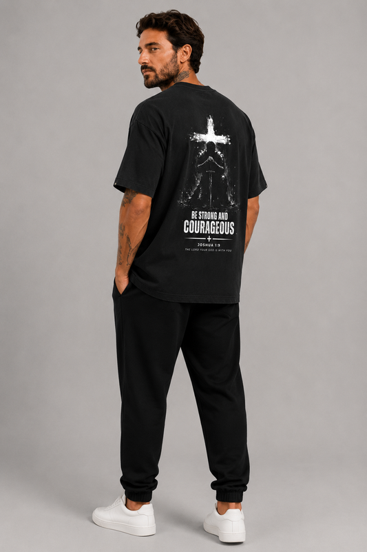 Be Strong and Courageous – T-shirt Oversized | Caminho Collection | Sheepfy