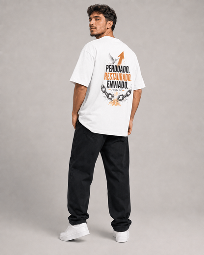 Perdoado. Restaurado. Enviado. – T-shirt de Manga Curta | Caminho Collection | Sheepfy