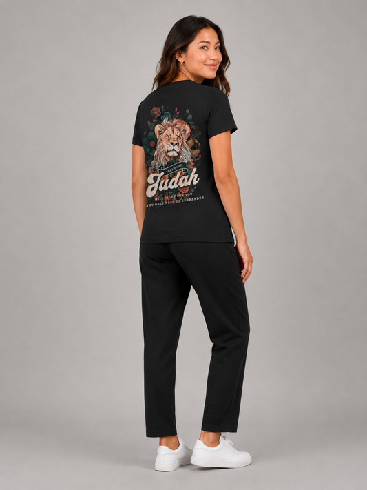 The Lion of Judah Will Fight for You – T-shirt de Manga Curta | Caminho Collection | Sheepfy