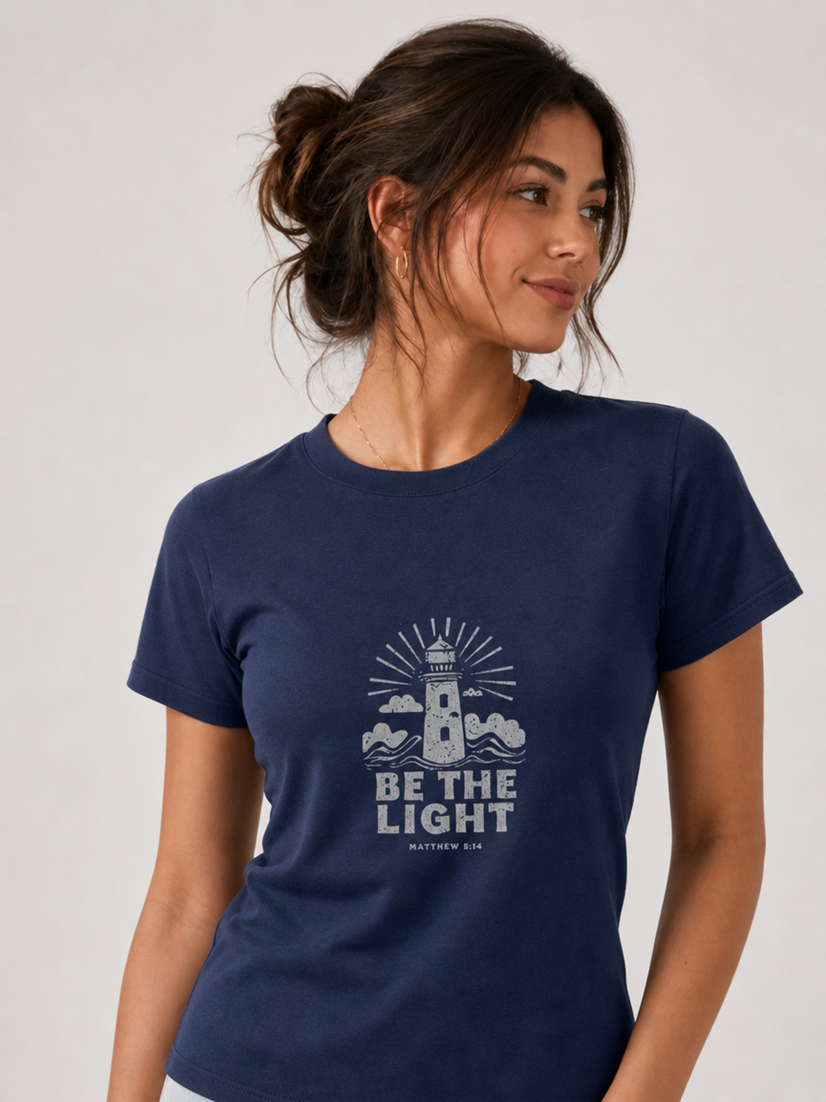Be the Light – T-shirt de Manga Curta | Caminho Collection | Sheepfy