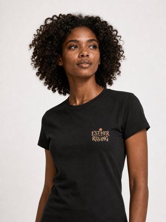 Esther Rising – T-shirt de Manga Curta | Caminho Collection | Sheepfy