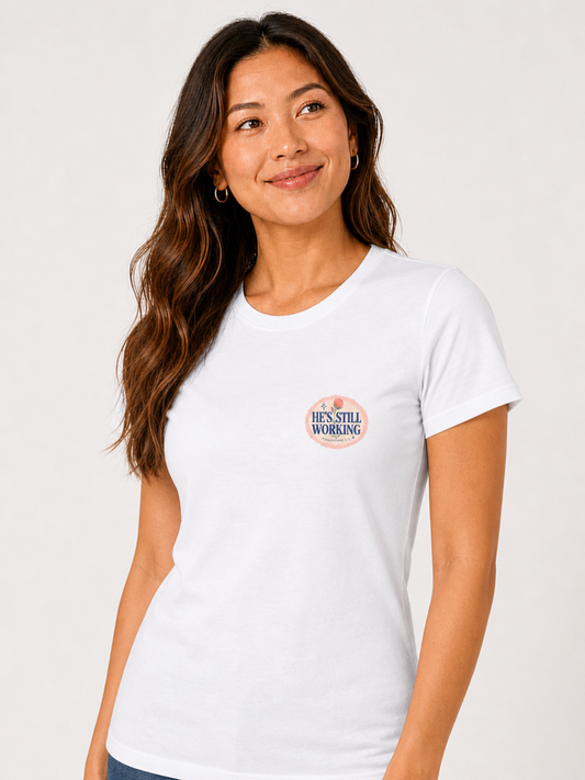 God Isn't Finished With Me – T-shirt de Manga Curta | Caminho Collection | Sheepfy
