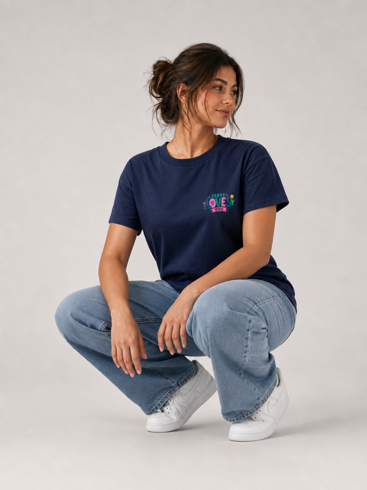 Jesus Loves You, Never Forget It – T-shirt de Manga Curta | Caminho Collection | Sheepfy