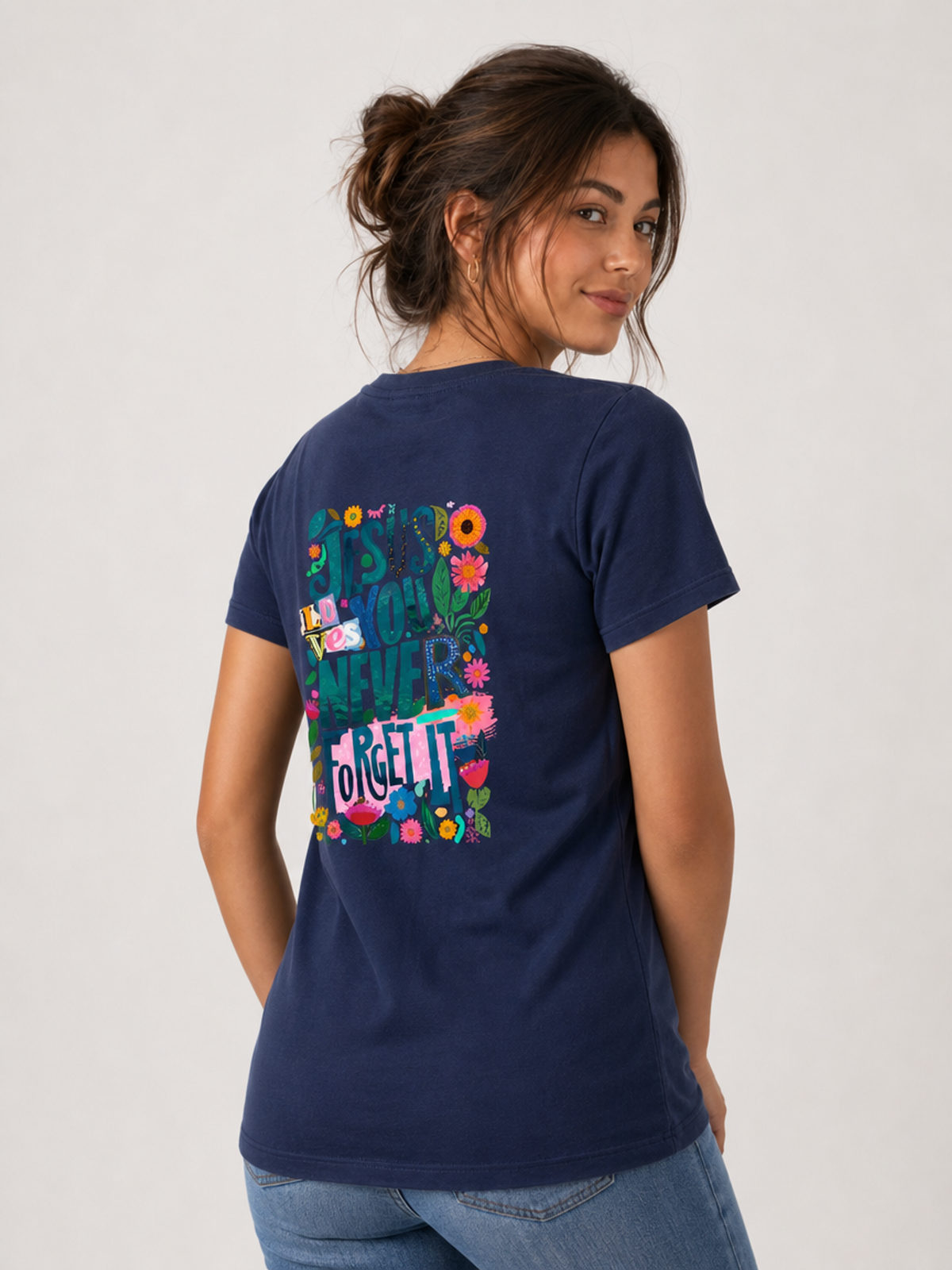 Jesus Loves You, Never Forget It – T-shirt de Manga Curta | Caminho Collection | Sheepfy