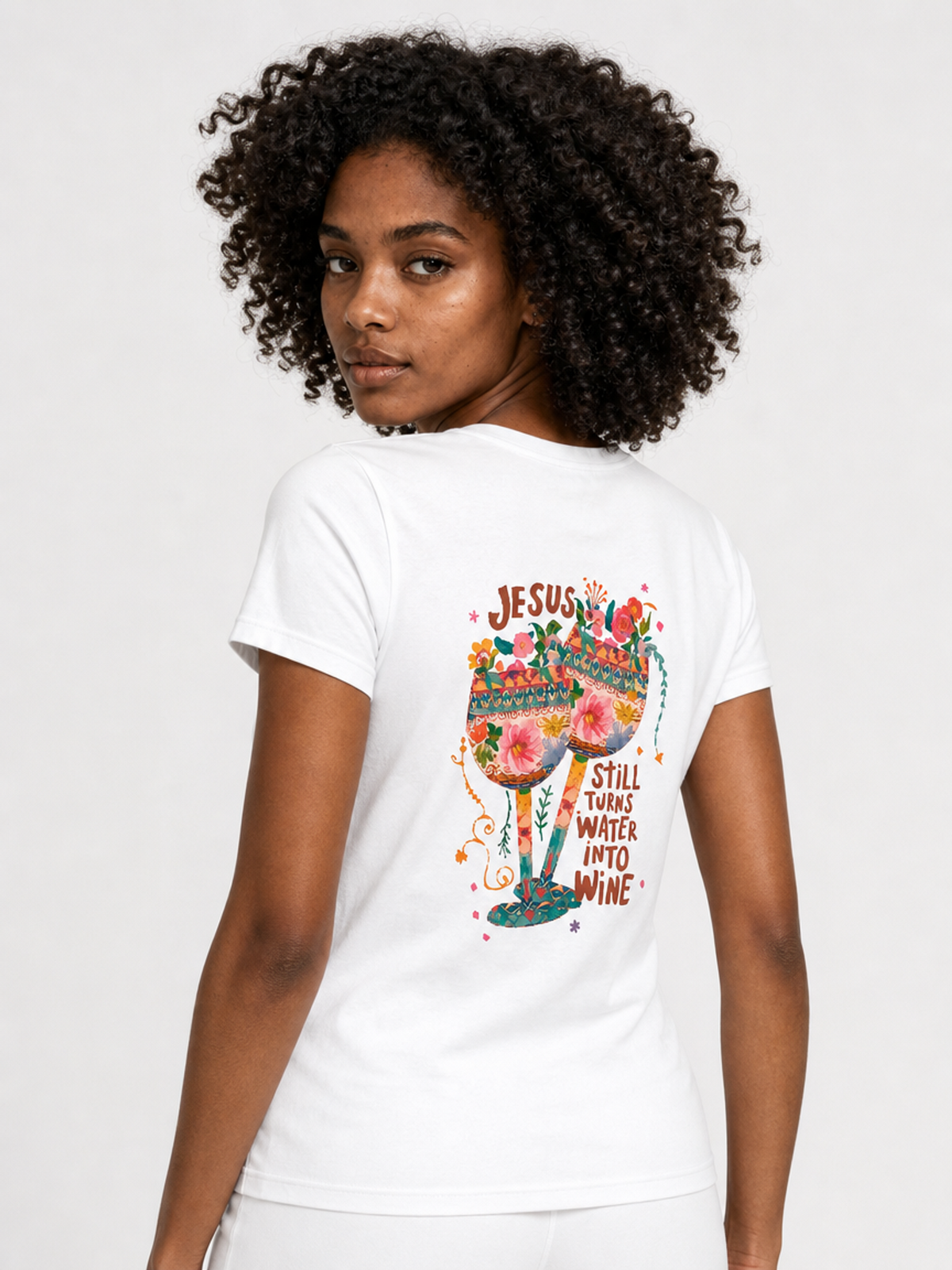 Jesus Still Turns Water Into Wine – T-shirt de Manga Curta | Caminho Collection | Sheepfy
