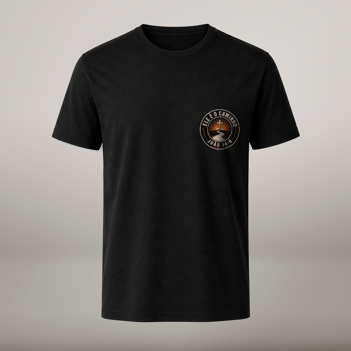 Ele É o Caminho – T-shirt cristã de homem, preta (frente)