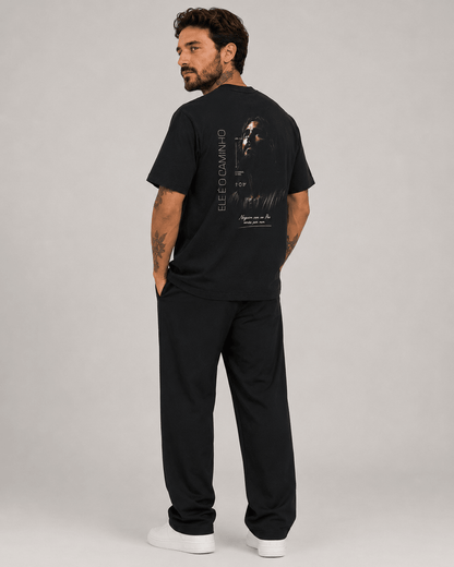 Ele É o Caminho – T-shirt cristã oversized de homem