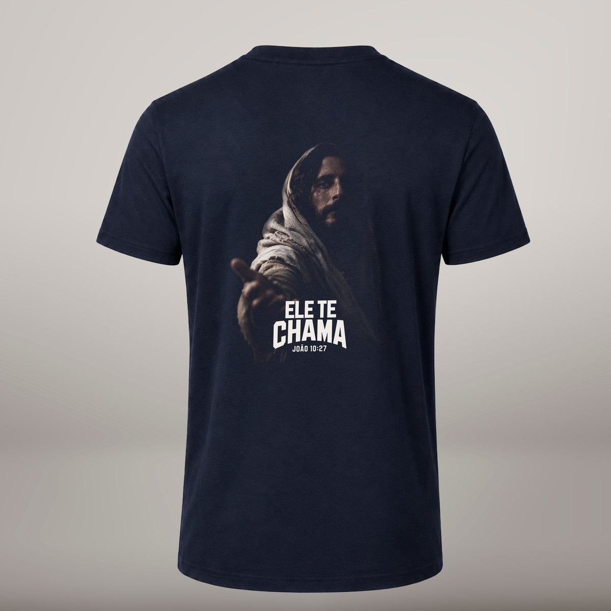 Ele Te Chama – T-shirt cristã de homem, azul-marinho (costas)