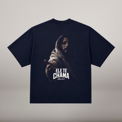 Ele Te Chama – T-shirt cristã oversized de homem, azul-marinho (costas)