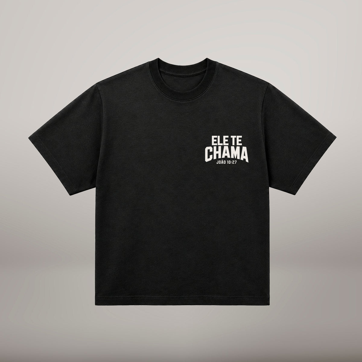 Ele Te Chama – T-shirt cristã oversized de homem, preta (frente)