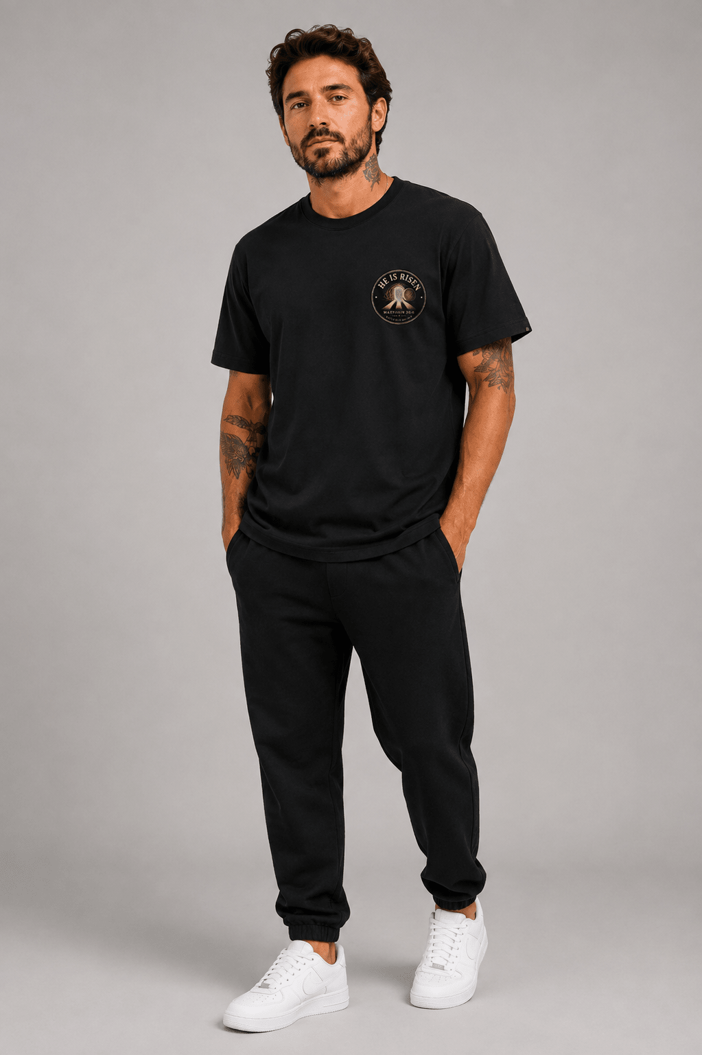 Ele Vive – T-shirt cristã oversized de homem, azul-marinho (costas)