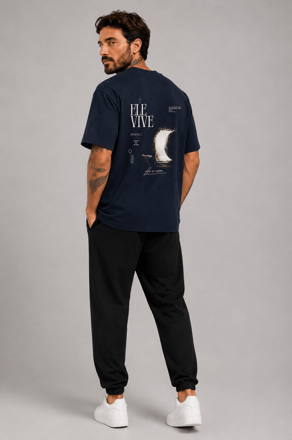Ele Vive – T-shirt cristã oversized de homem