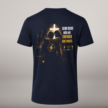 Energia Que Baste – T-shirt cristã de homem, azul-marinho (costas)