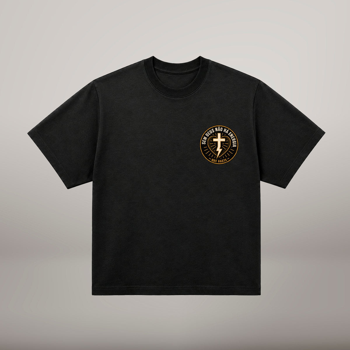 Energia Que Baste – T-shirt cristã oversized de homem, preta (frente)