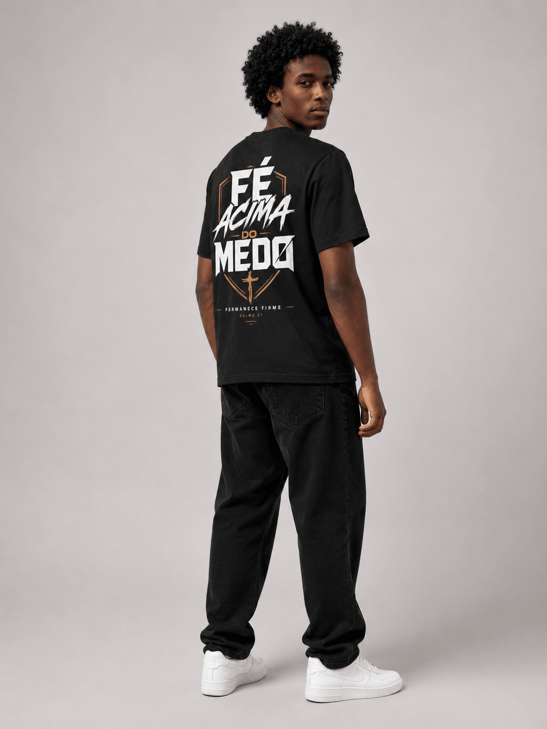 Fé Acima do Medo – T-shirt cristã de homem