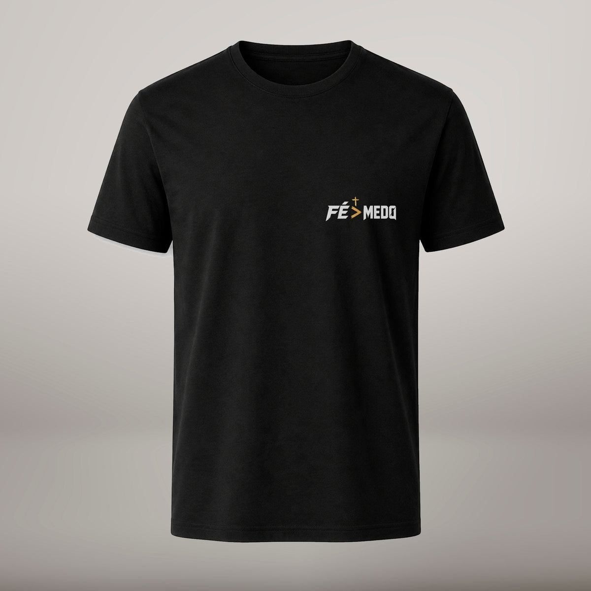 Fé Acima do Medo – T-shirt cristã de homem, preta (frente)