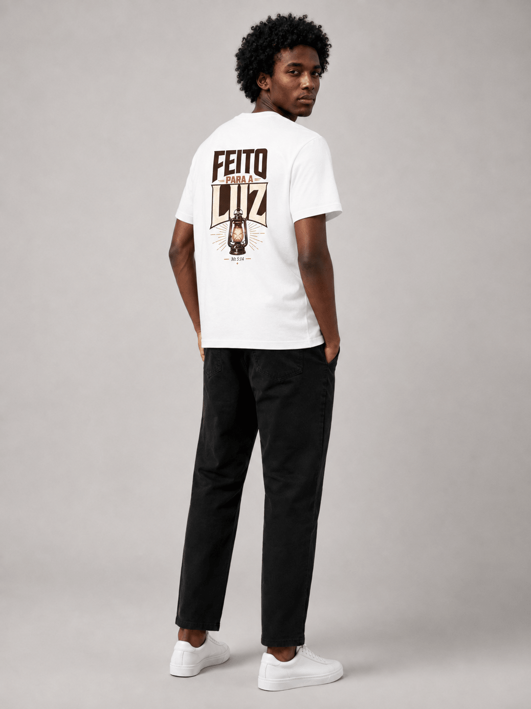 Feito para a Luz – T-shirt cristã de homem