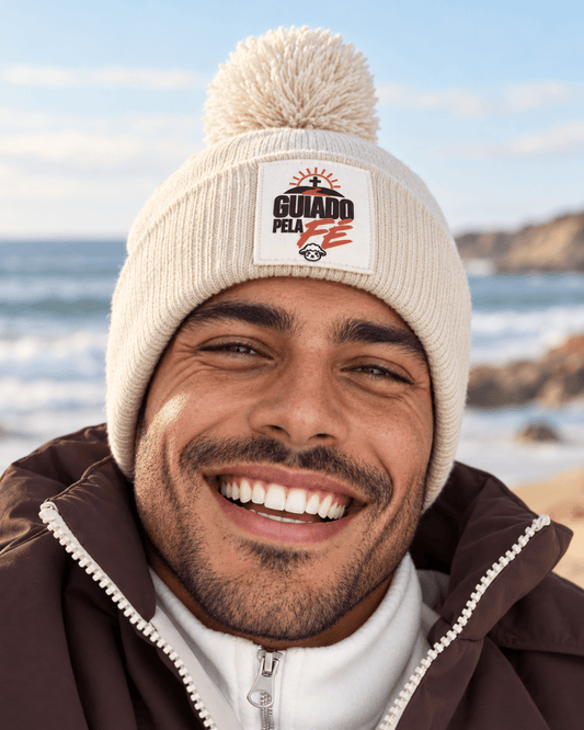 Gorro Cristão com Pompom – Guiado pela Fé - Sheepfy