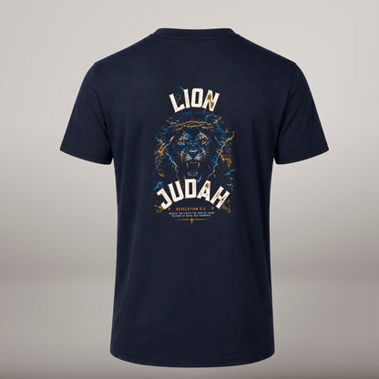 He Has Triumphed – T-shirt cristã de homem, azul-marinho (costas)