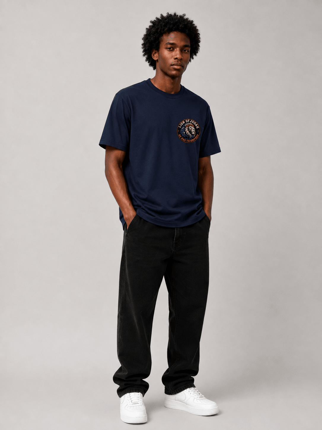 He Has Triumphed – T-shirt cristã oversized de homem – foto 4