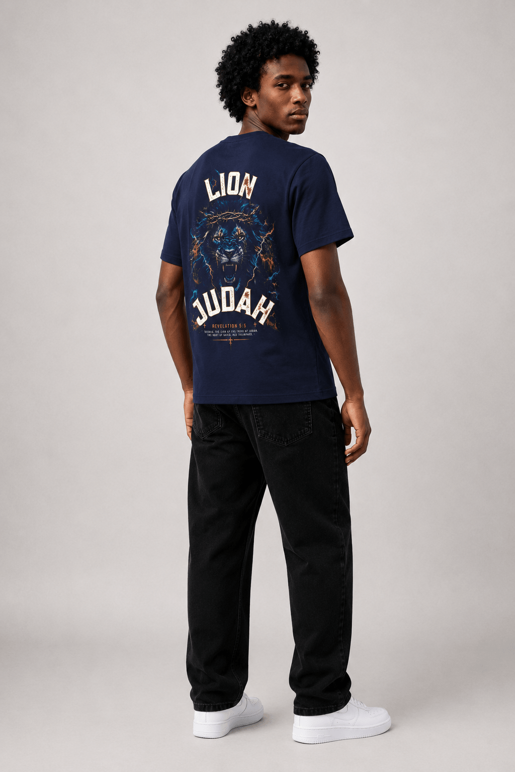 He Has Triumphed – T-shirt cristã oversized de homem – foto 3
