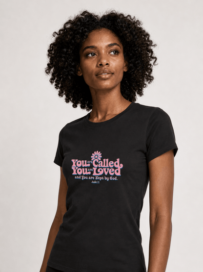 Kept by God – T-shirt cristã de mulher