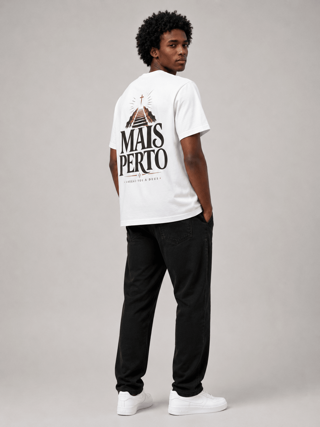 Mais Perto – T-shirt cristã de homem