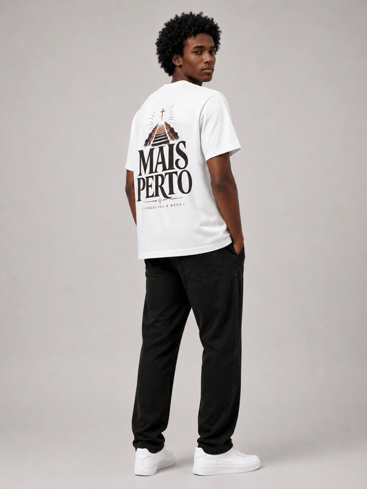 Mais Perto – T-shirt cristã de homem