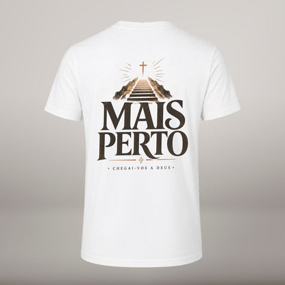Mais Perto – T-shirt cristã de homem, branca (costas)