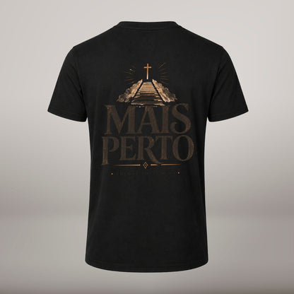 Mais Perto – T-shirt cristã de homem, preta (costas)