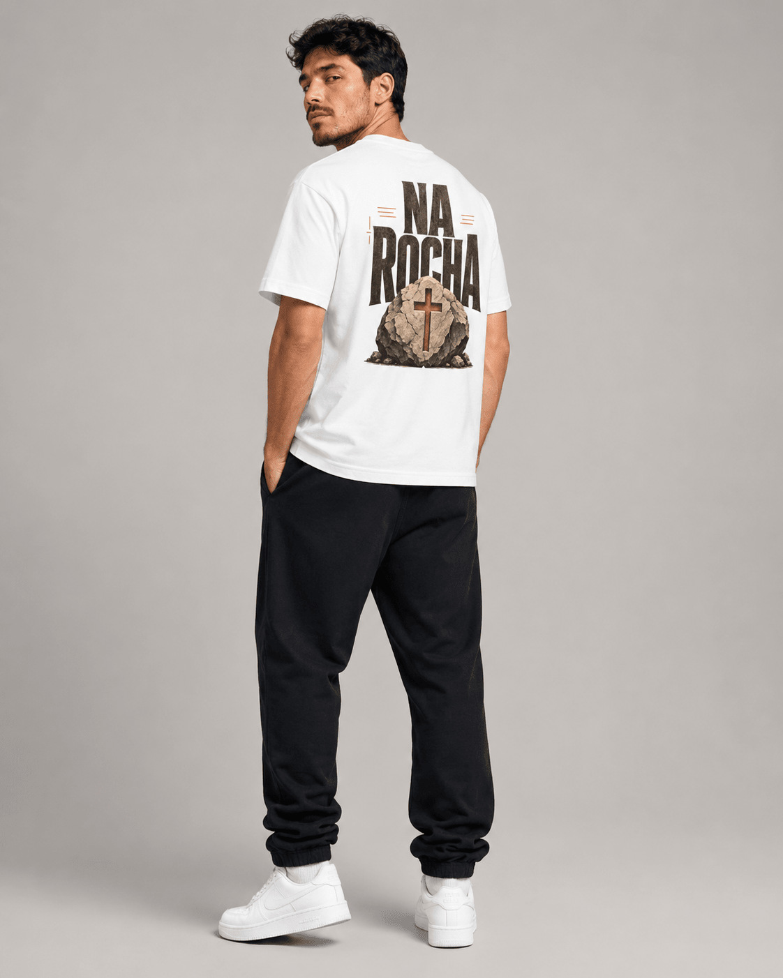 Na Rocha – T-shirt cristã de homem