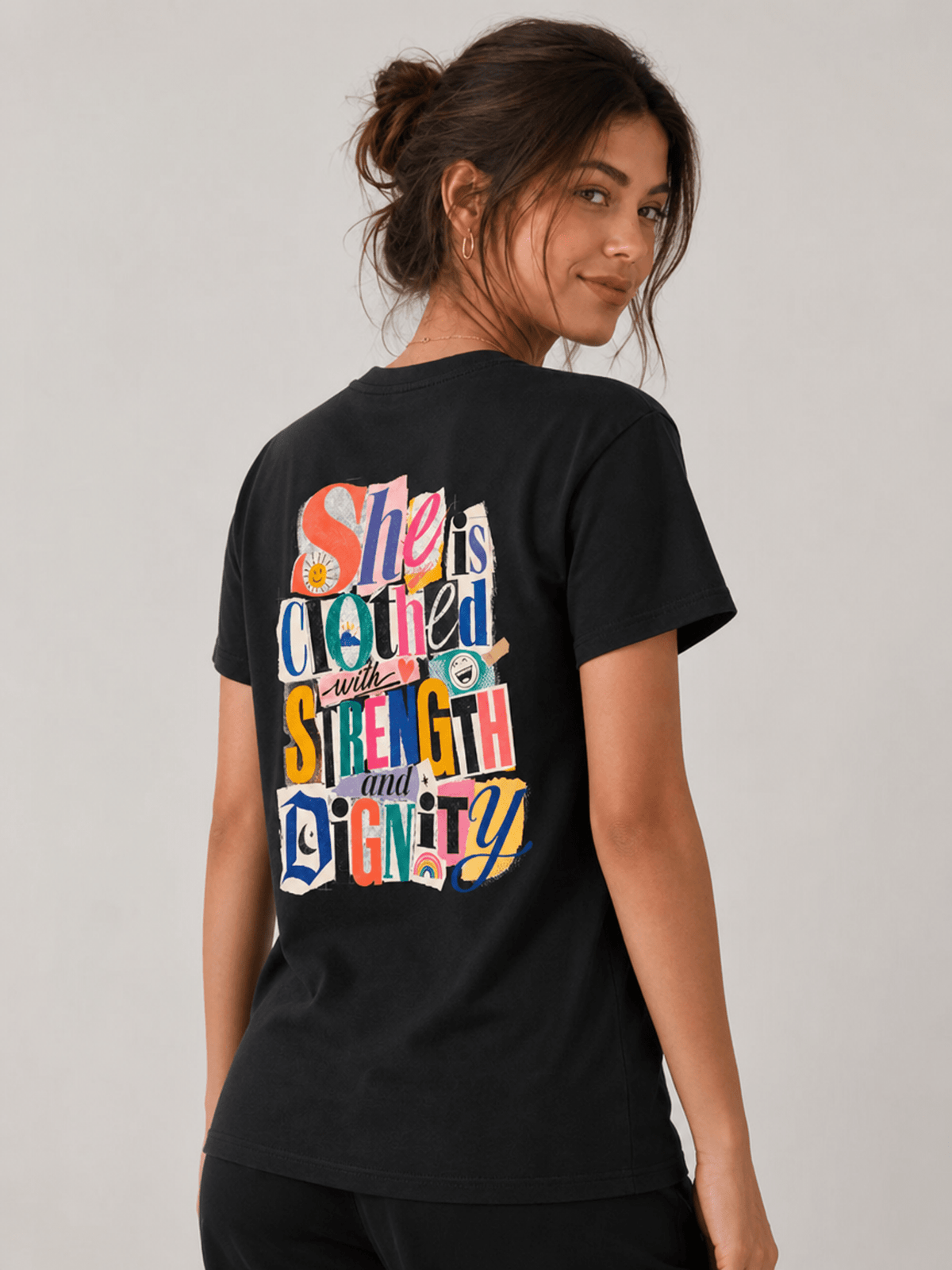 She Is Clothed – T-shirt de Manga Curta | Caminho Collection | Sheepfy - Sheepfy