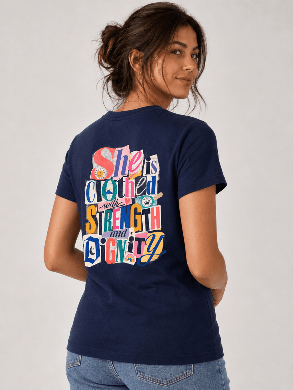 She Is Clothed – T-shirt de Manga Curta | Caminho Collection | Sheepfy - Sheepfy
