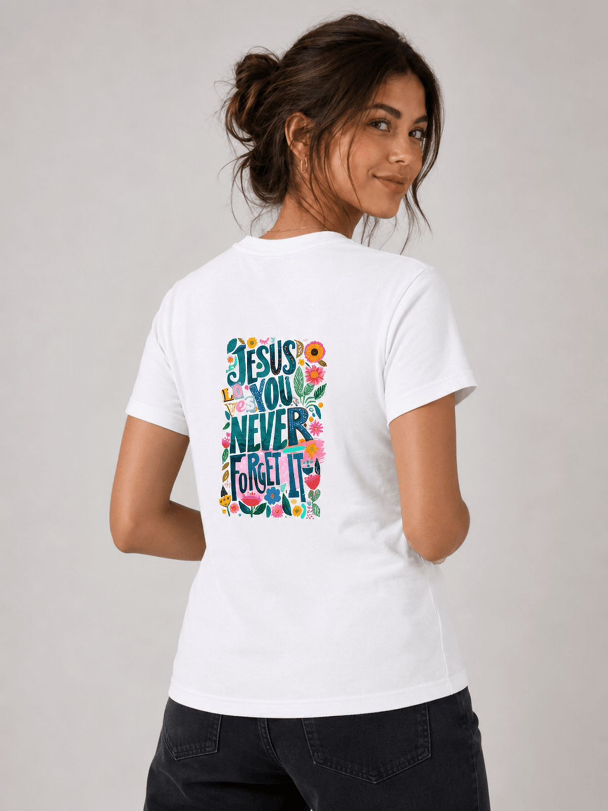 T-shirt Cristã Mulher – Jesus Loves You, Never Forget It - Sheepfy