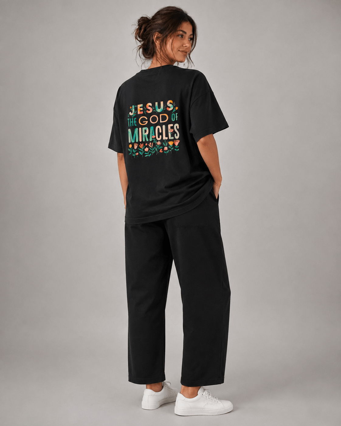 T-shirt Cristã Mulher – Jesus, The God of Miracles - Sheepfy