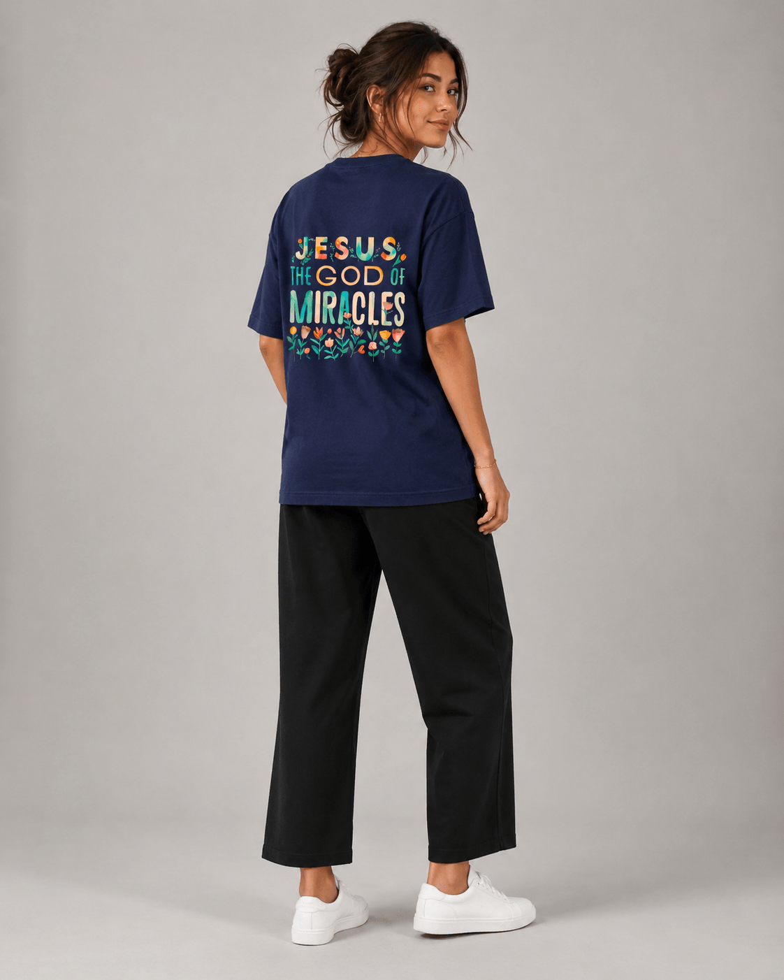 T-shirt Cristã Mulher – Jesus, The God of Miracles - Sheepfy