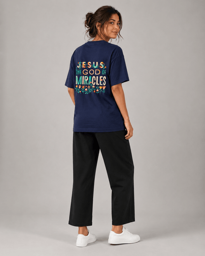 T-shirt Cristã Mulher – Jesus, The God of Miracles - Sheepfy