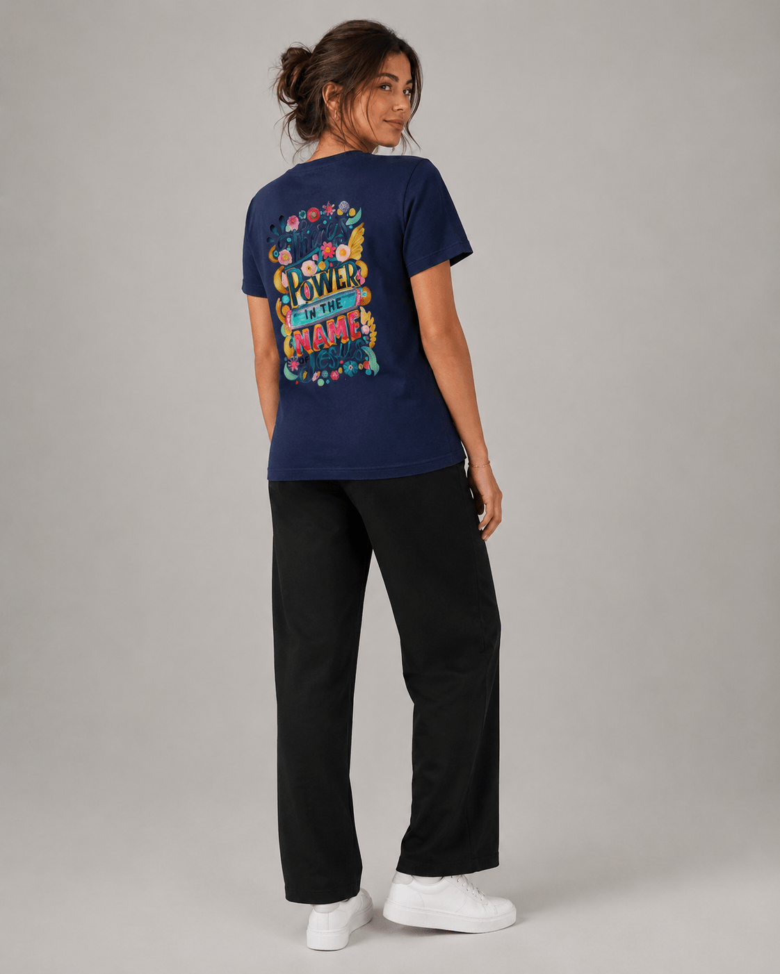 There's Power in the Name of Jesus – T-shirt cristã de mulher – foto 6