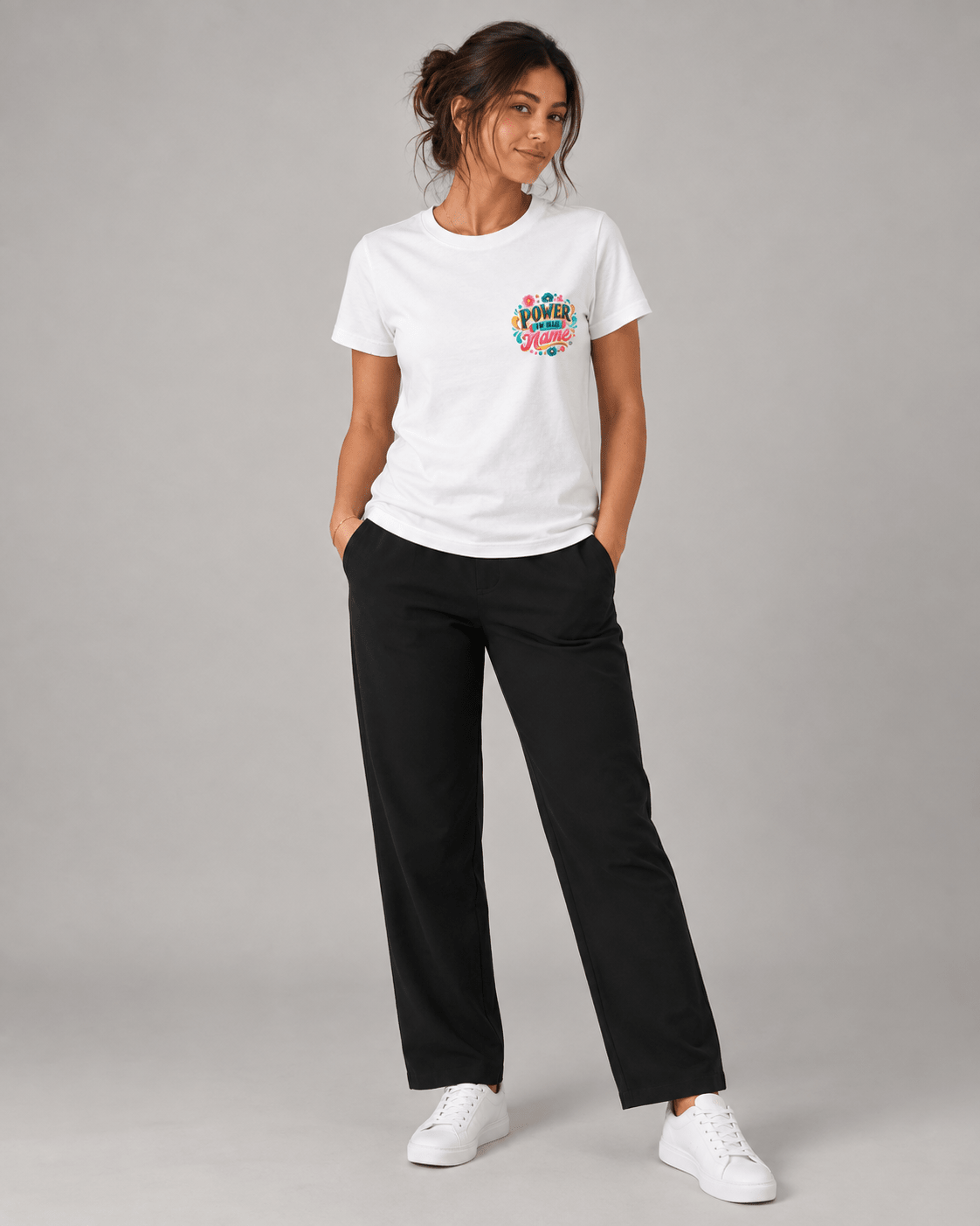 There's Power in the Name of Jesus – T-shirt cristã de mulher